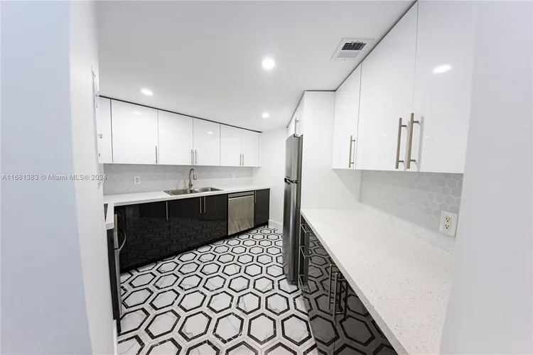 Four Ambassadors #1450 image #20