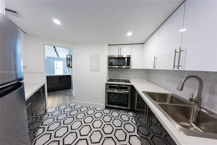 Four Ambassadors #1450 image #23