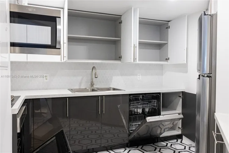 Four Ambassadors #1450 image #25