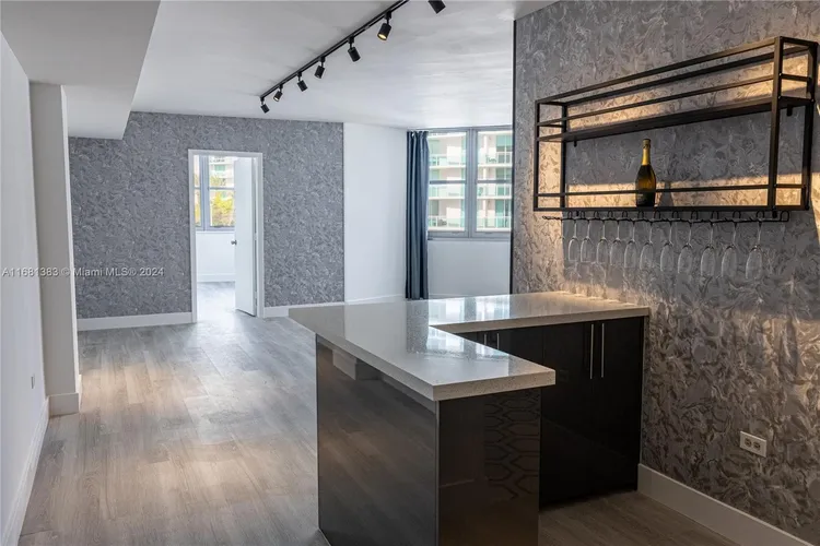 Four Ambassadors #1450 image #6