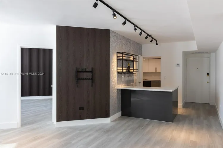 Four Ambassadors #1450 image #7