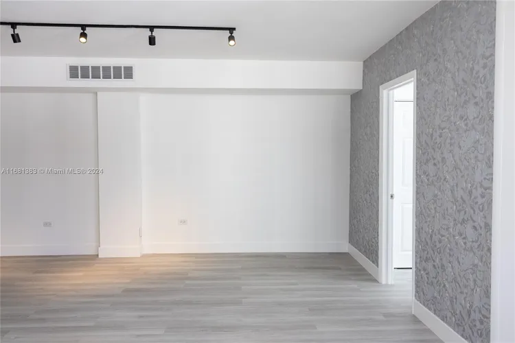 Four Ambassadors #1450 image #8