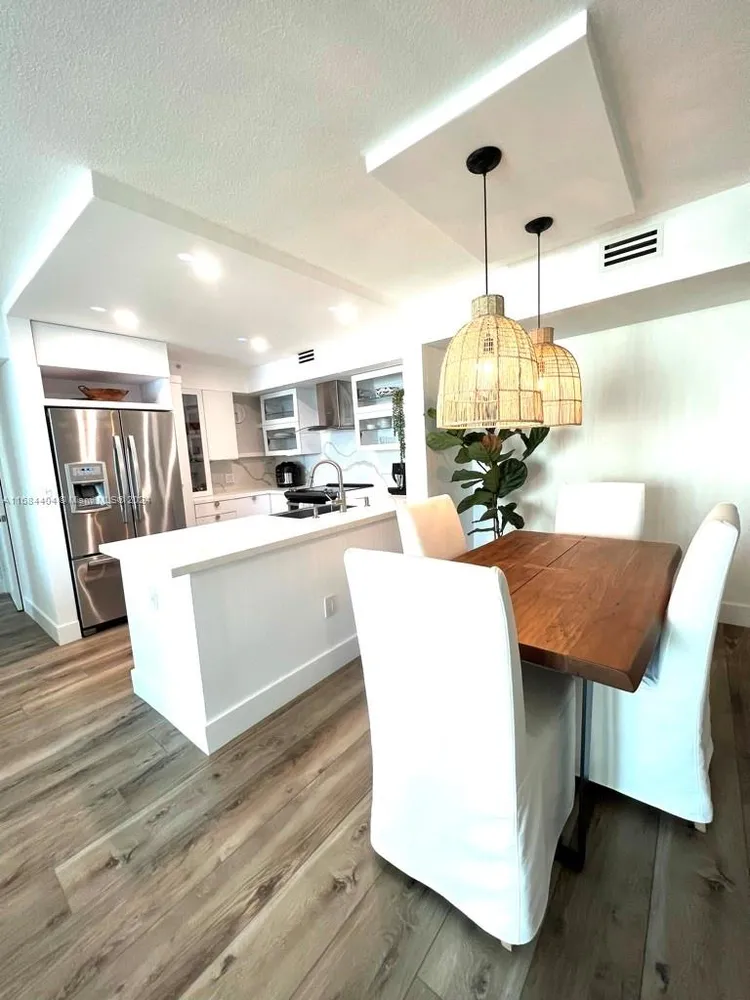 The Mark #1709 image #10