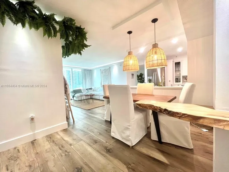 The Mark #1709 image #11