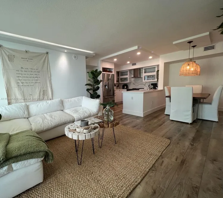 The Mark #1709 image #12