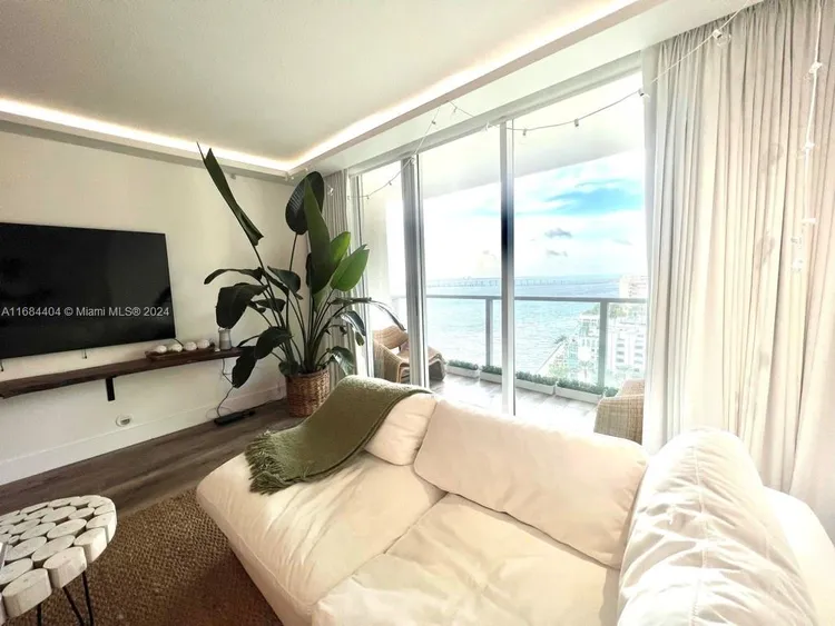 The Mark #1709 image #13