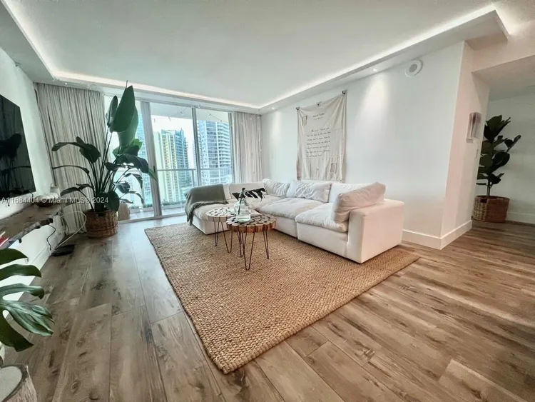 The Mark #1709 image #14