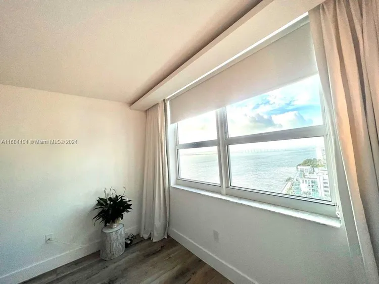 The Mark #1709 image #16