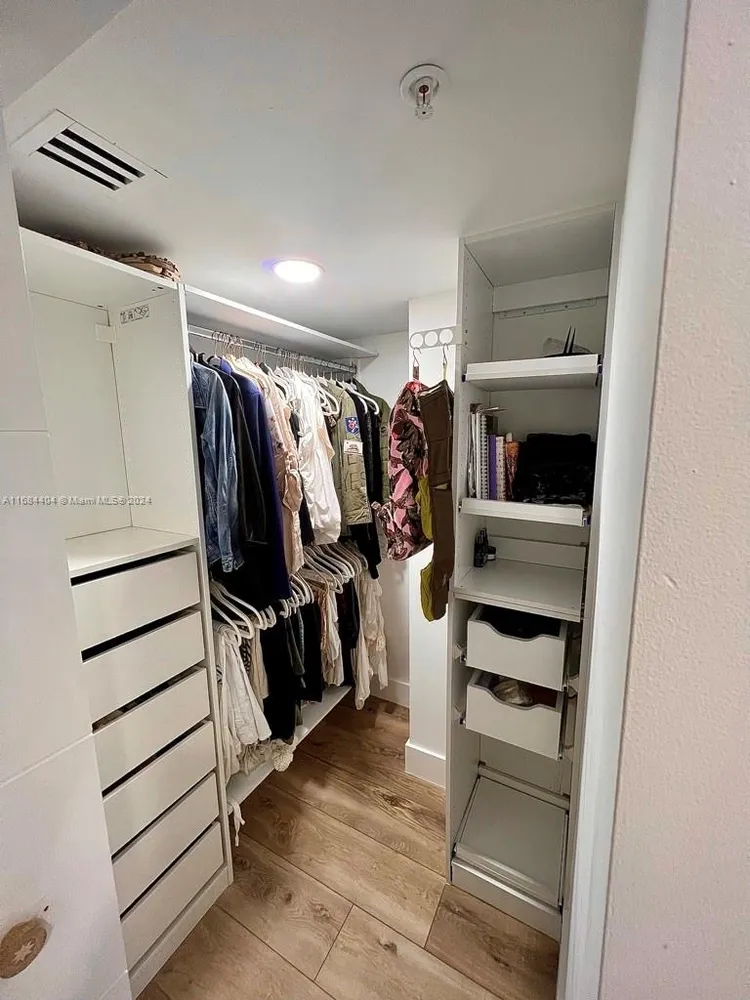 The Mark #1709 image #18