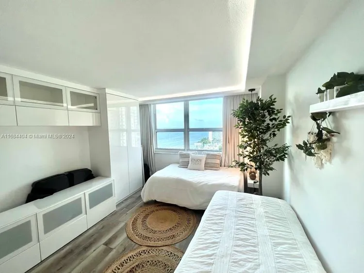 The Mark #1709 image #23