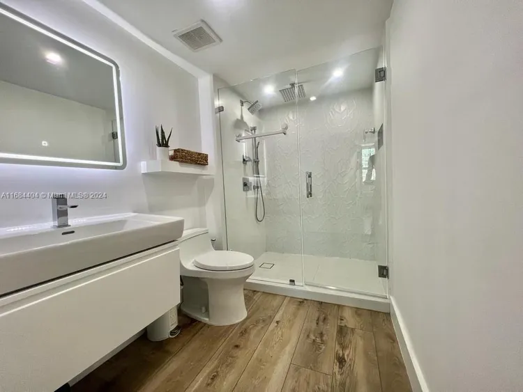 The Mark #1709 image #24