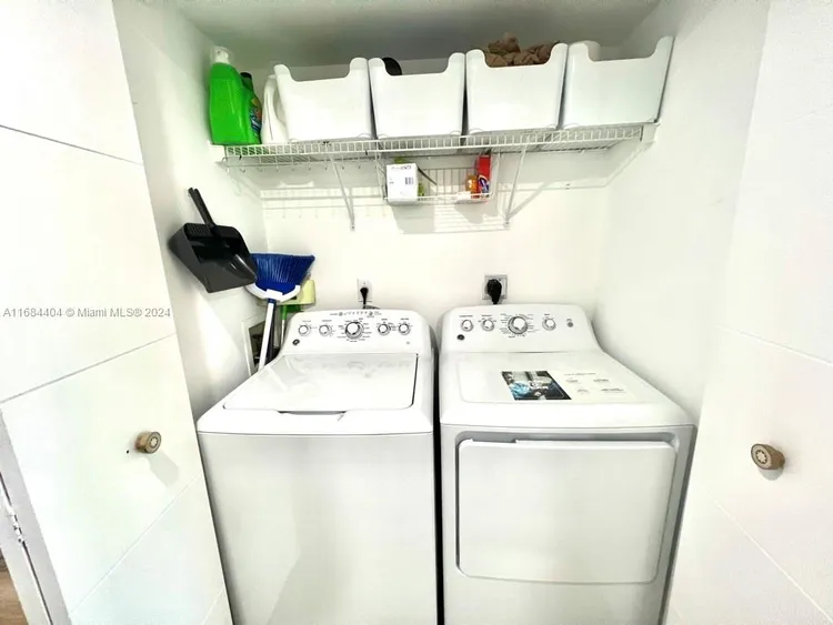 The Mark #1709 image #28