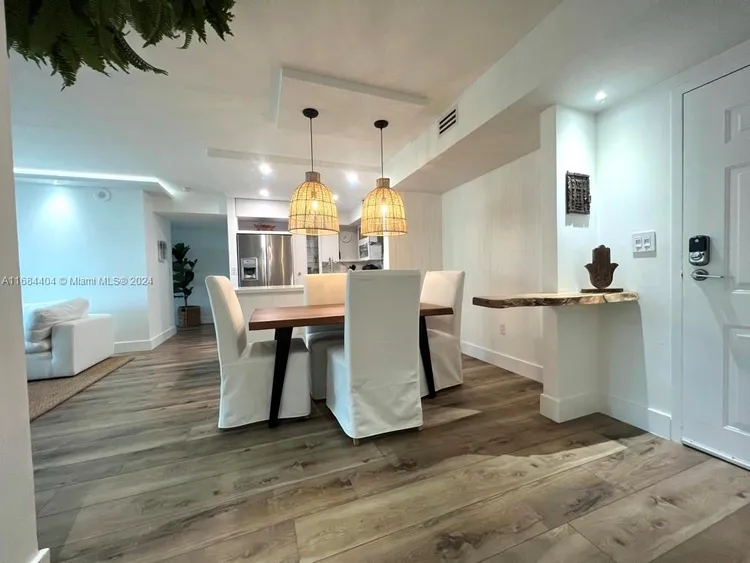 The Mark #1709 image #8