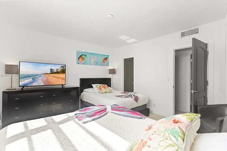 The Tides On Hollywood Beach #15H image #31