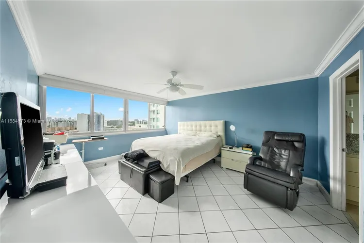 Burleigh House #1215 image #10