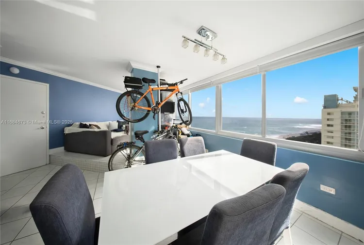 Burleigh House #1215 image #6