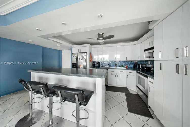 Burleigh House #1215 image #8