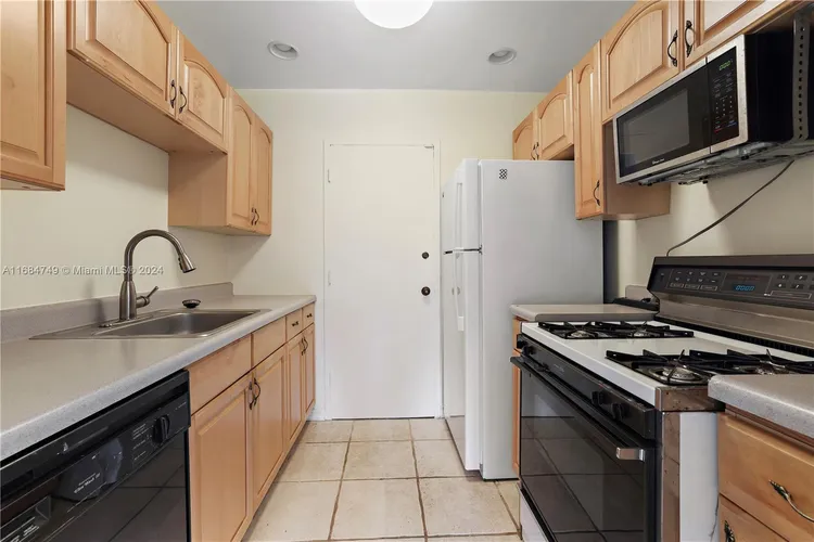 Villa Capri #322 image #16