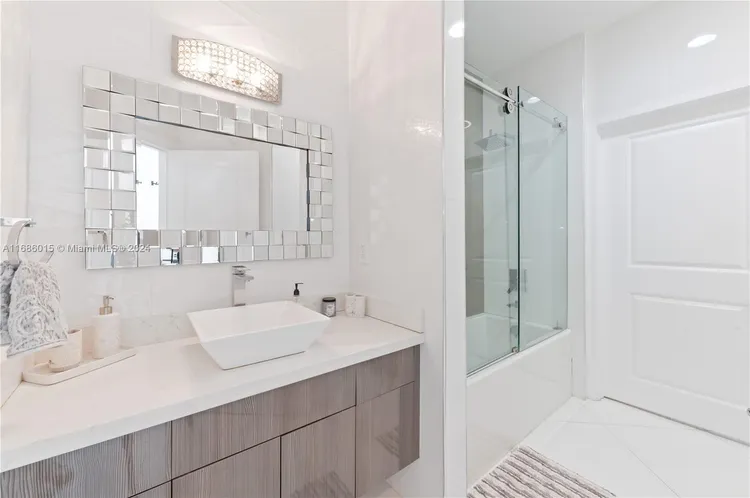 360 Condo #1209 image #15