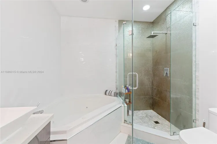 360 Condo #1209 image #18