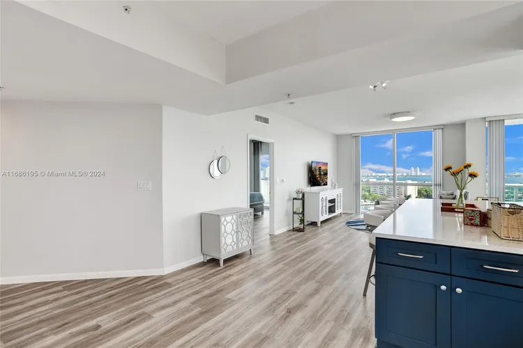 360 Condo #1113 image #14