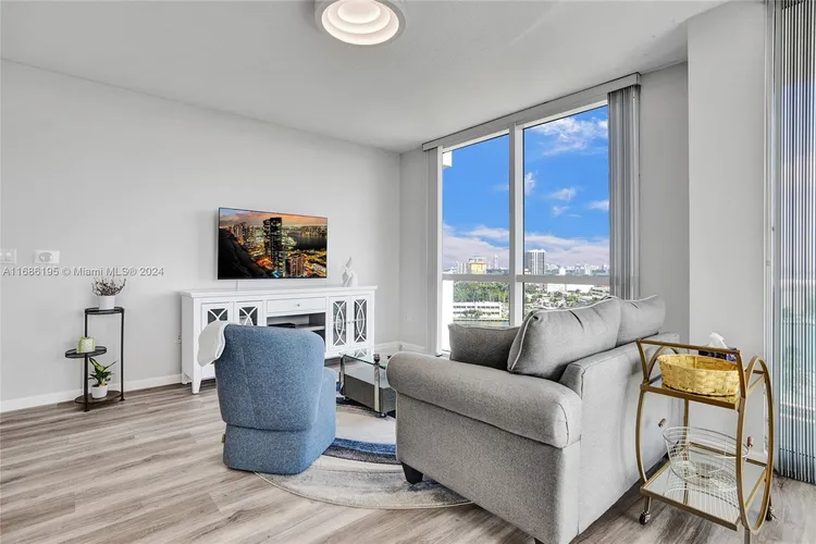 360 Condo #1113 image #17