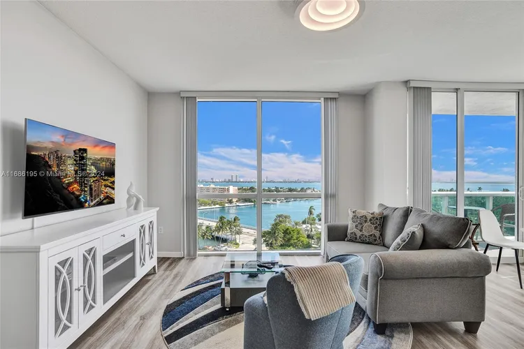 360 Condo #1113 image #23