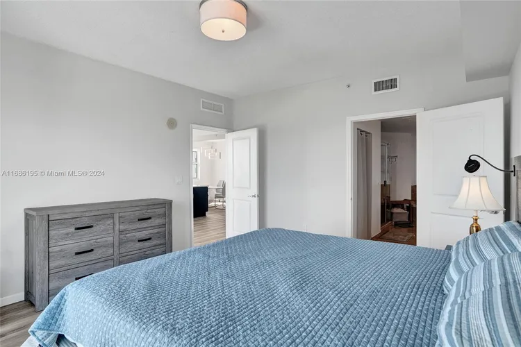 360 Condo #1113 image #26