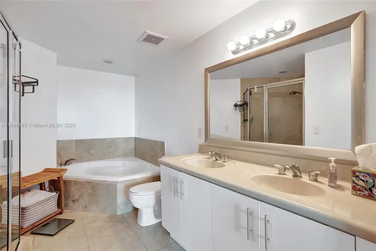 360 Condo #1113 image #28