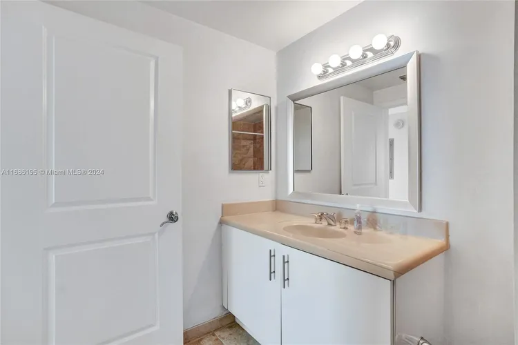 360 Condo #1113 image #34