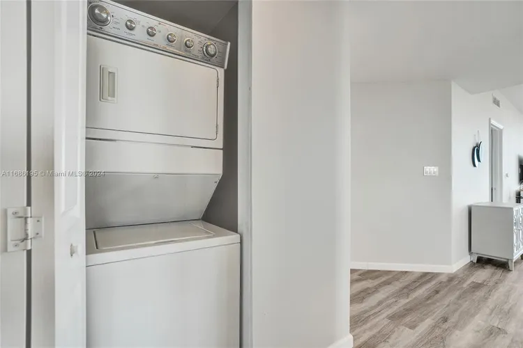 360 Condo #1113 image #37