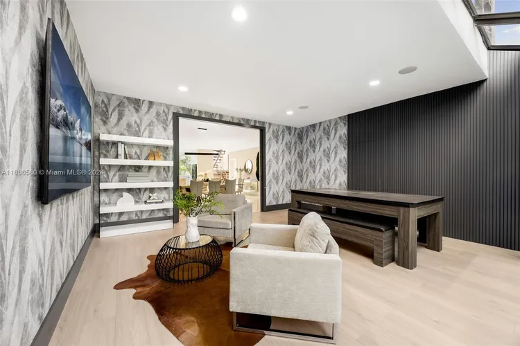 L Hermitage #20 image #15