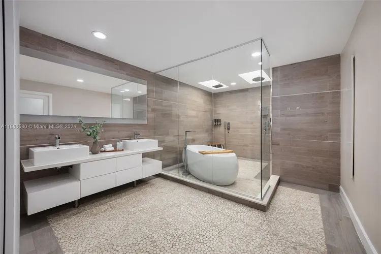 L Hermitage #20 image #19