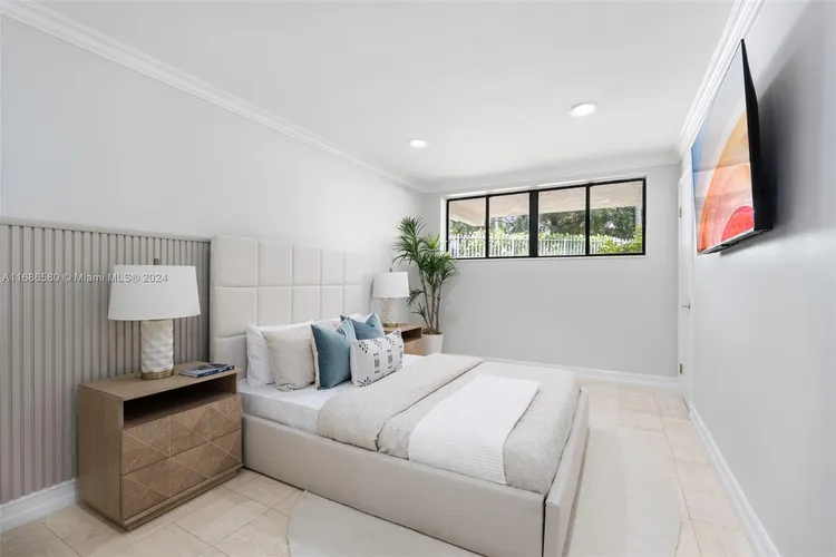 L Hermitage #20 image #24