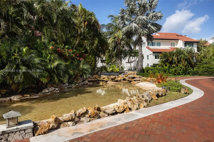 L Hermitage #20 image #32