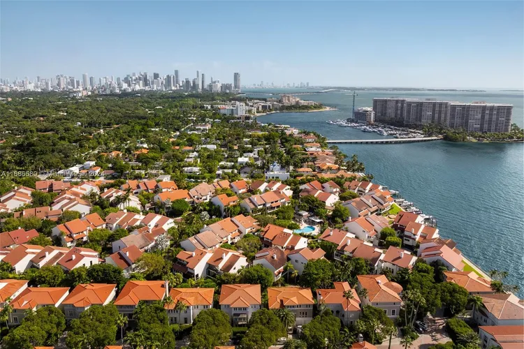 L Hermitage #20 image #36