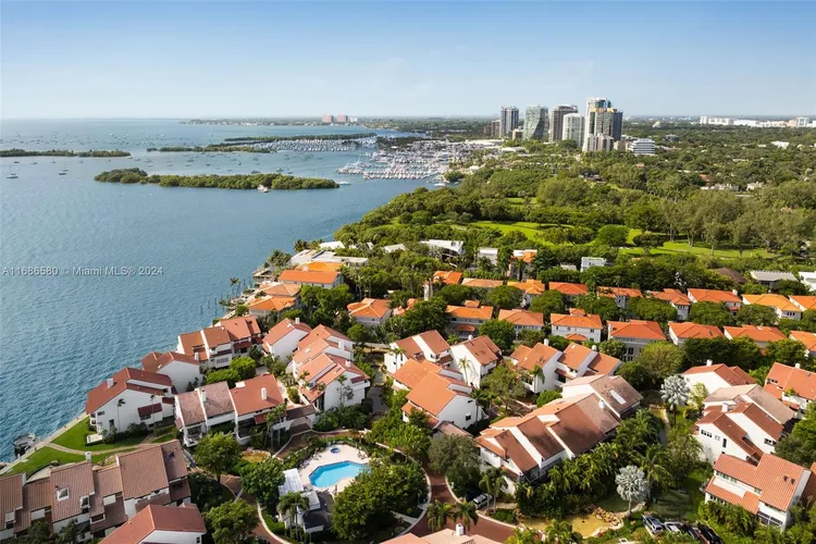 L Hermitage #20 image #38