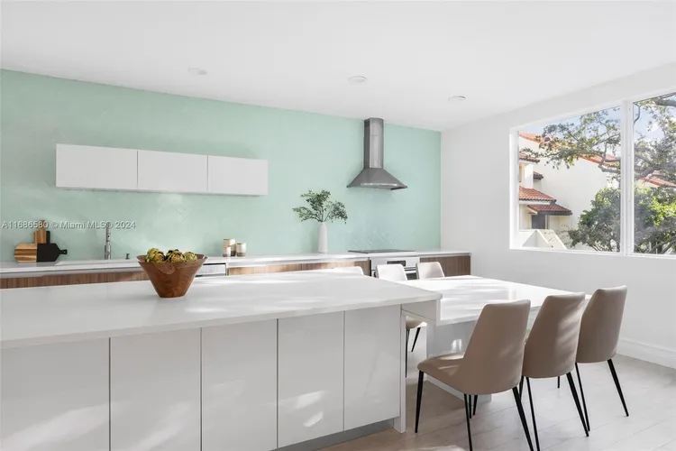 L Hermitage #20 image #6