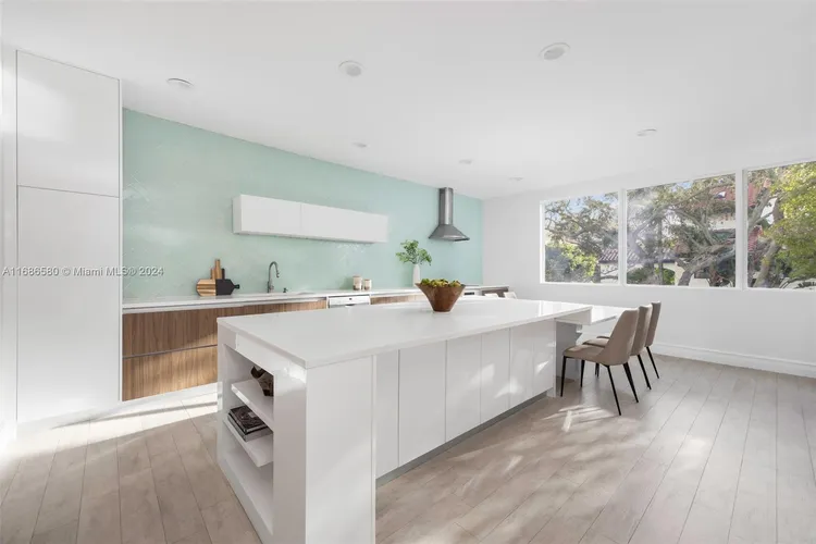 L Hermitage #20 image #7