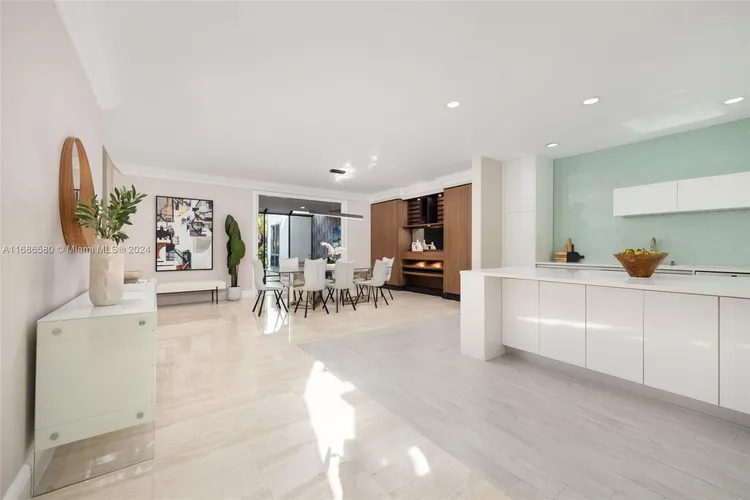 L Hermitage #20 image #8