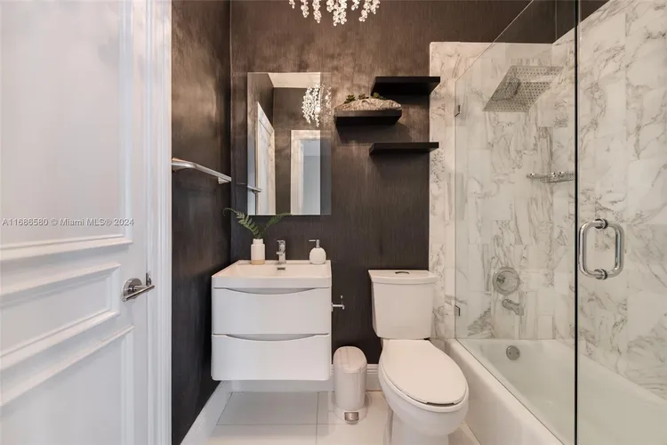 L Hermitage #20 image #9