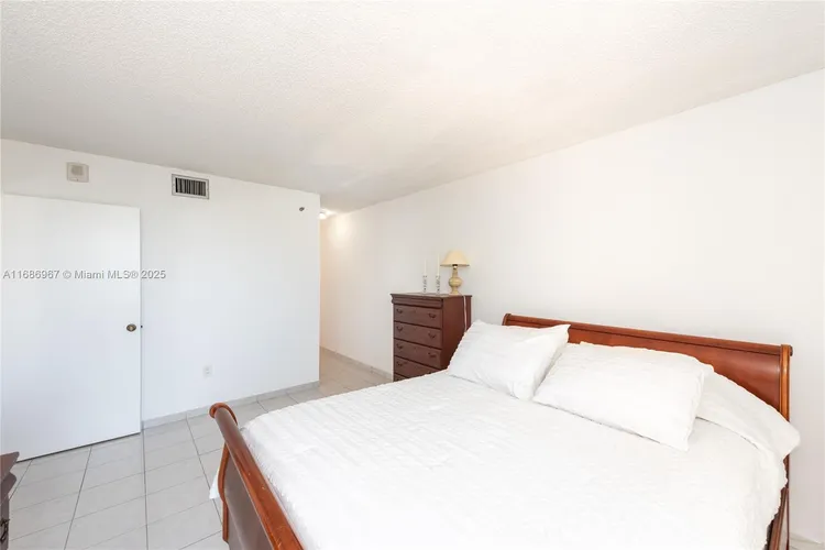 Brickell Park #409 image #9