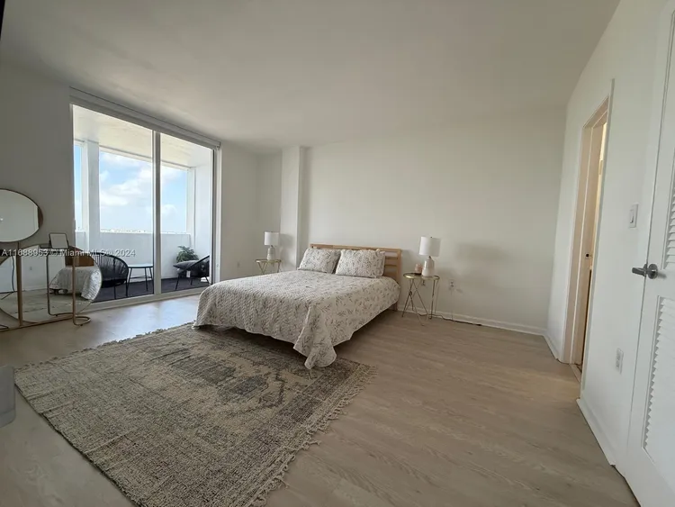 Harbour House #1528 image #14