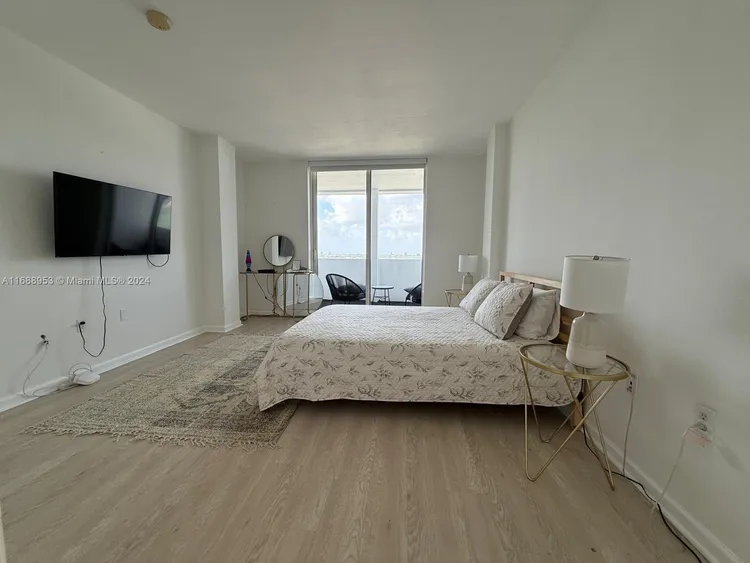 Harbour House #1528 image #15
