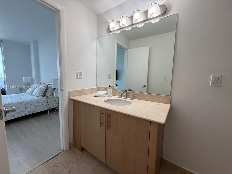Harbour House #1528 image #17