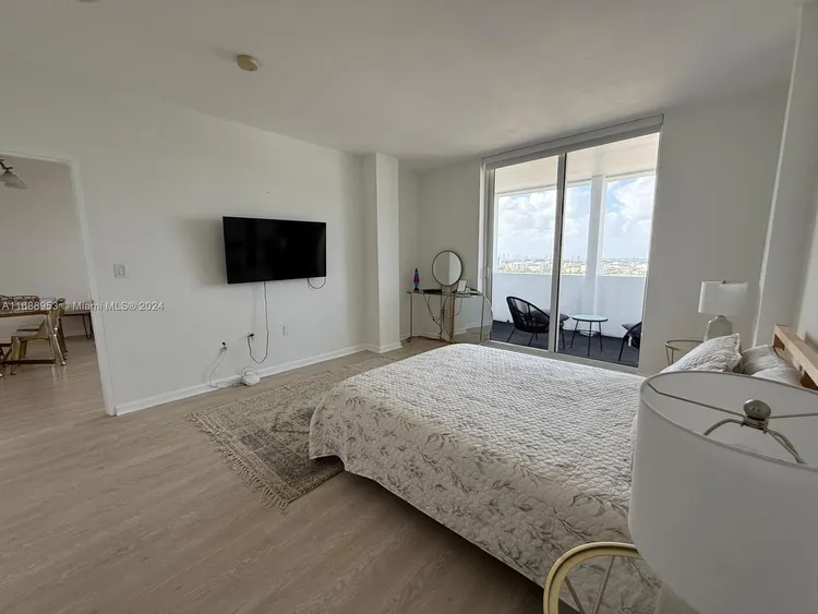 Harbour House #1528 image #19