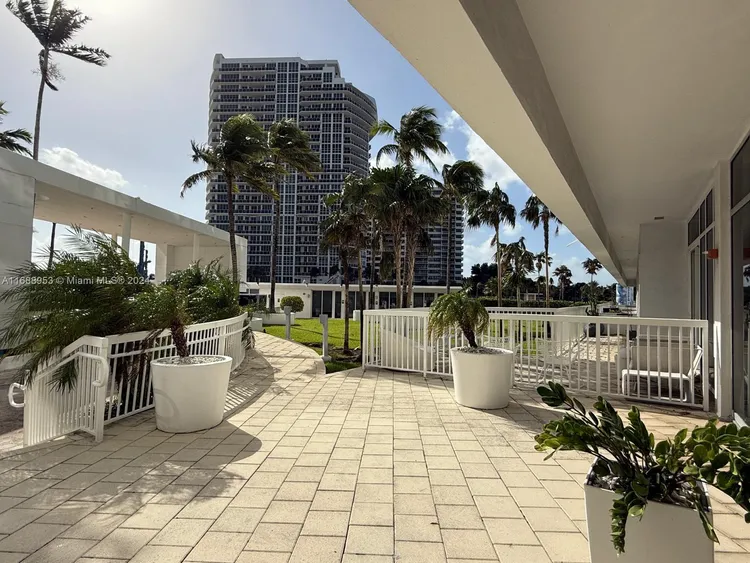 Harbour House #1528 image #43