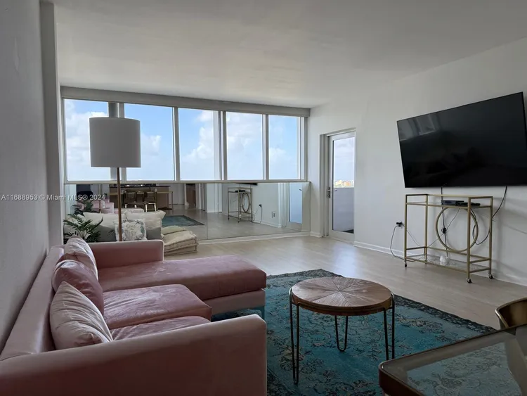 Harbour House #1528 image #9
