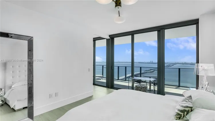 One Paraiso #4704 image #11