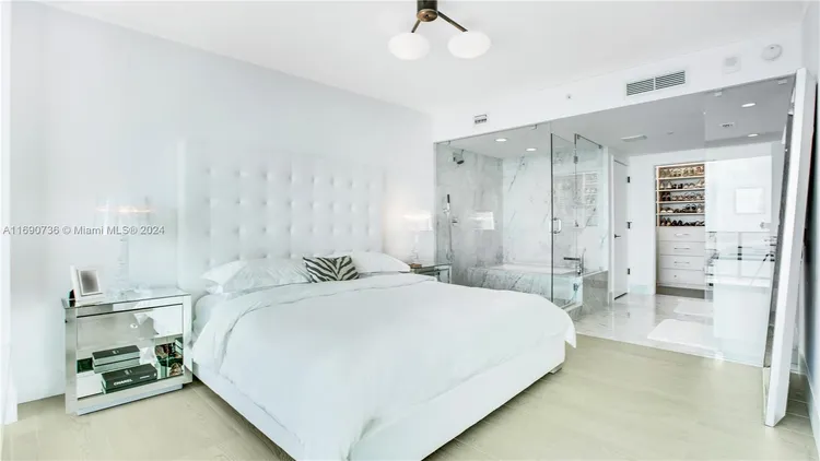 One Paraiso #4704 image #12